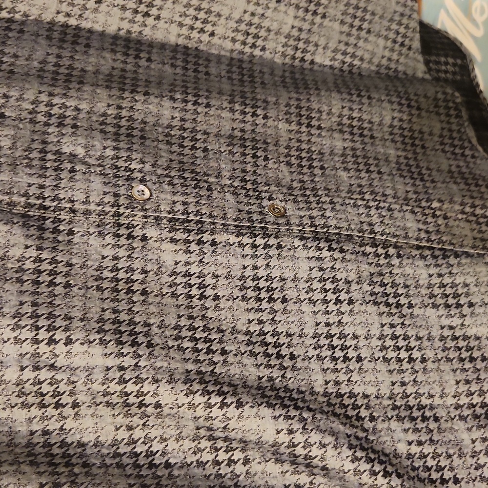 Bugatchi Button Down Top - image 4